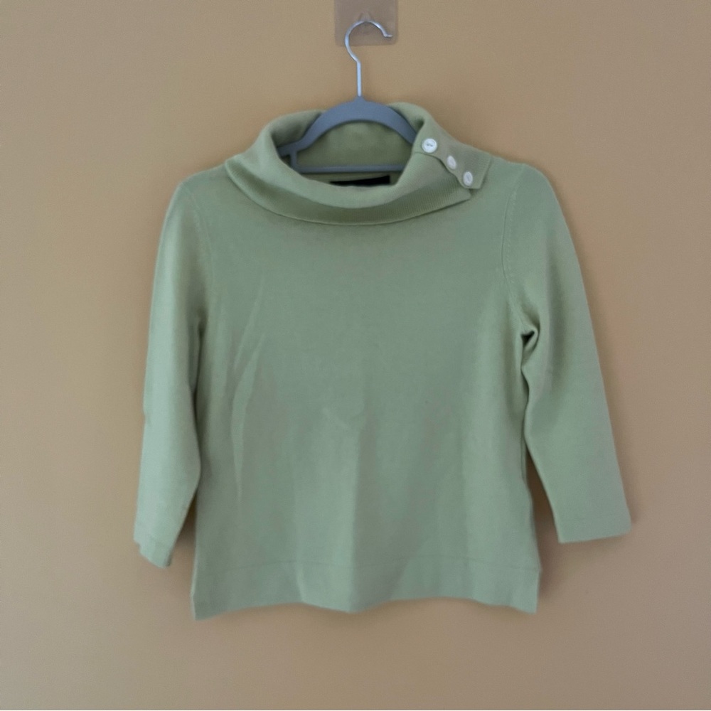 Jones New York petite 100% cashmere sweater eith buttoned collar, SP